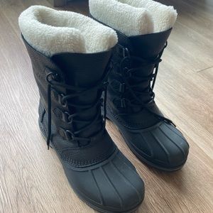 Baffin Womens Black Winter Boots size 9